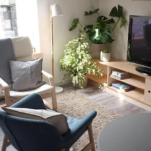  Apartment Contemporary 2 Minutes From Station